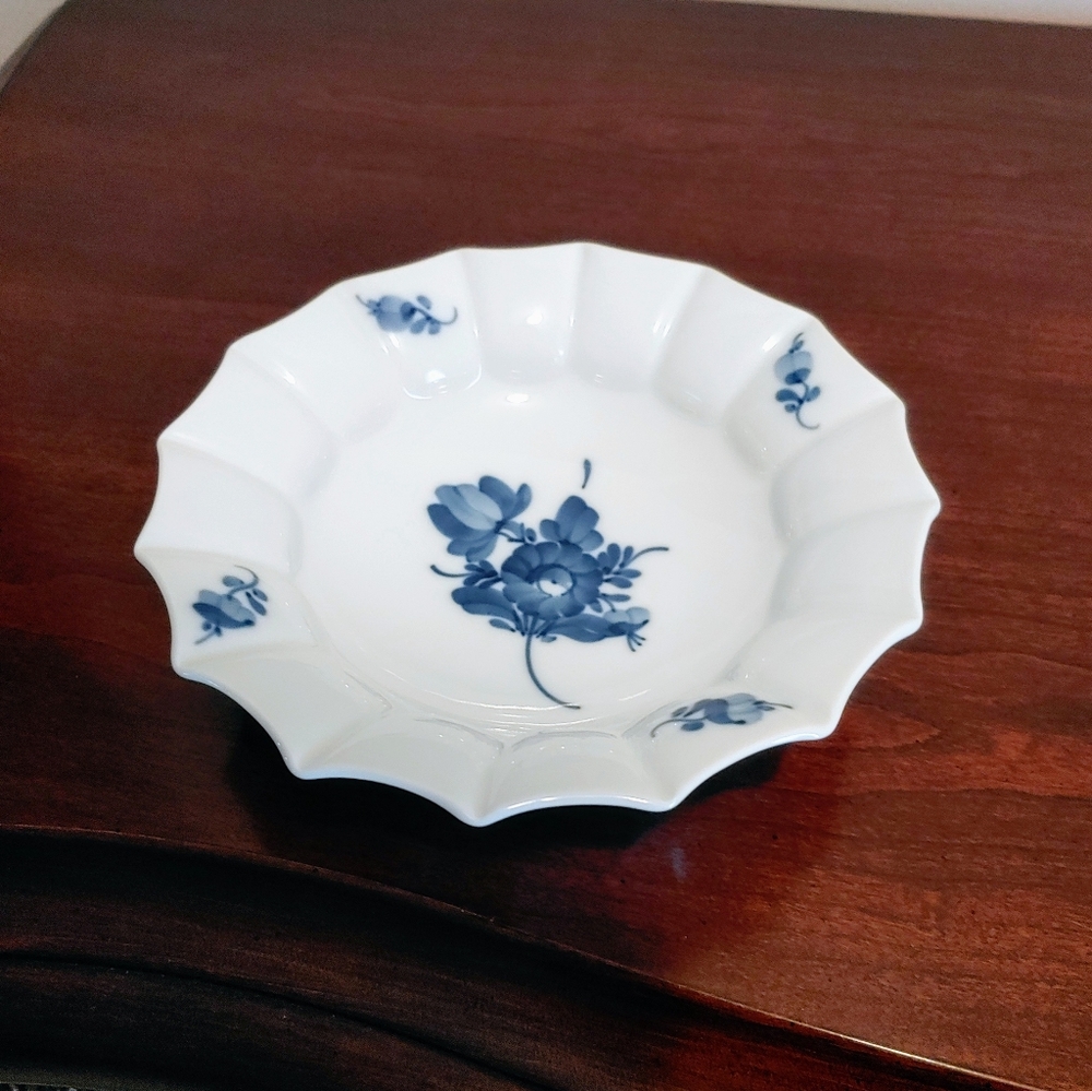 Royal Copenhagen blue flowers pickle dish 6.5 in.